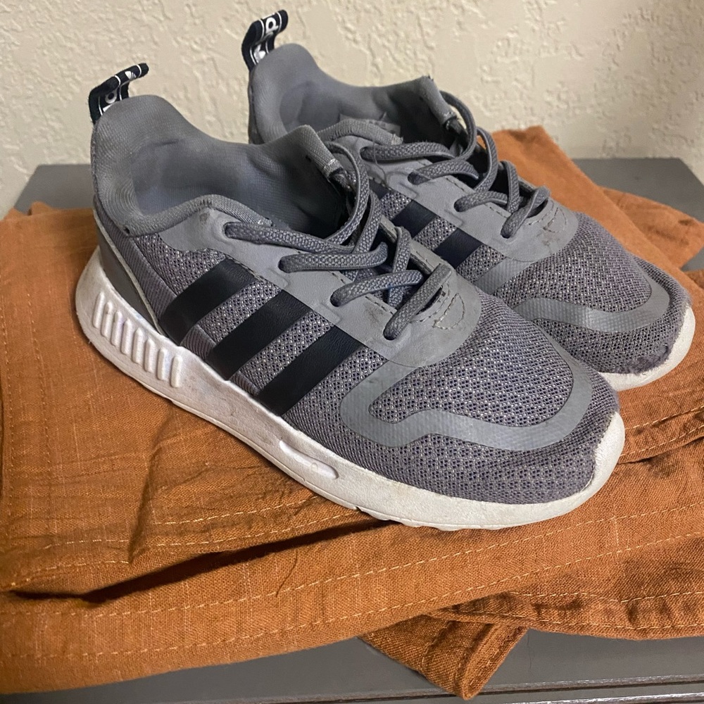 Boys Adidas shoes. Size 9